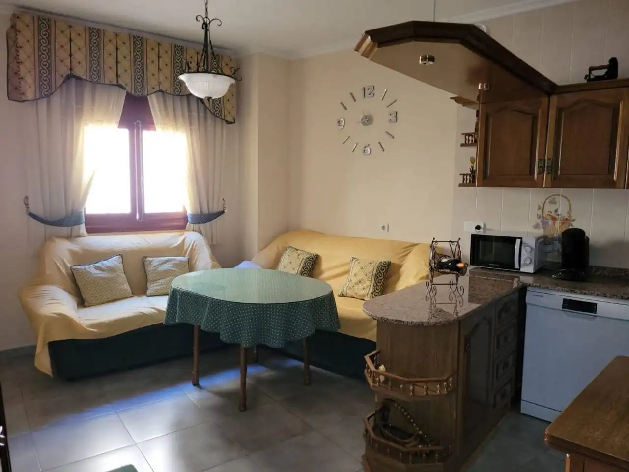 Dormitori de Casa o xalet en venda en Baza amb Aire condicionat, Calefacció i Terrassa