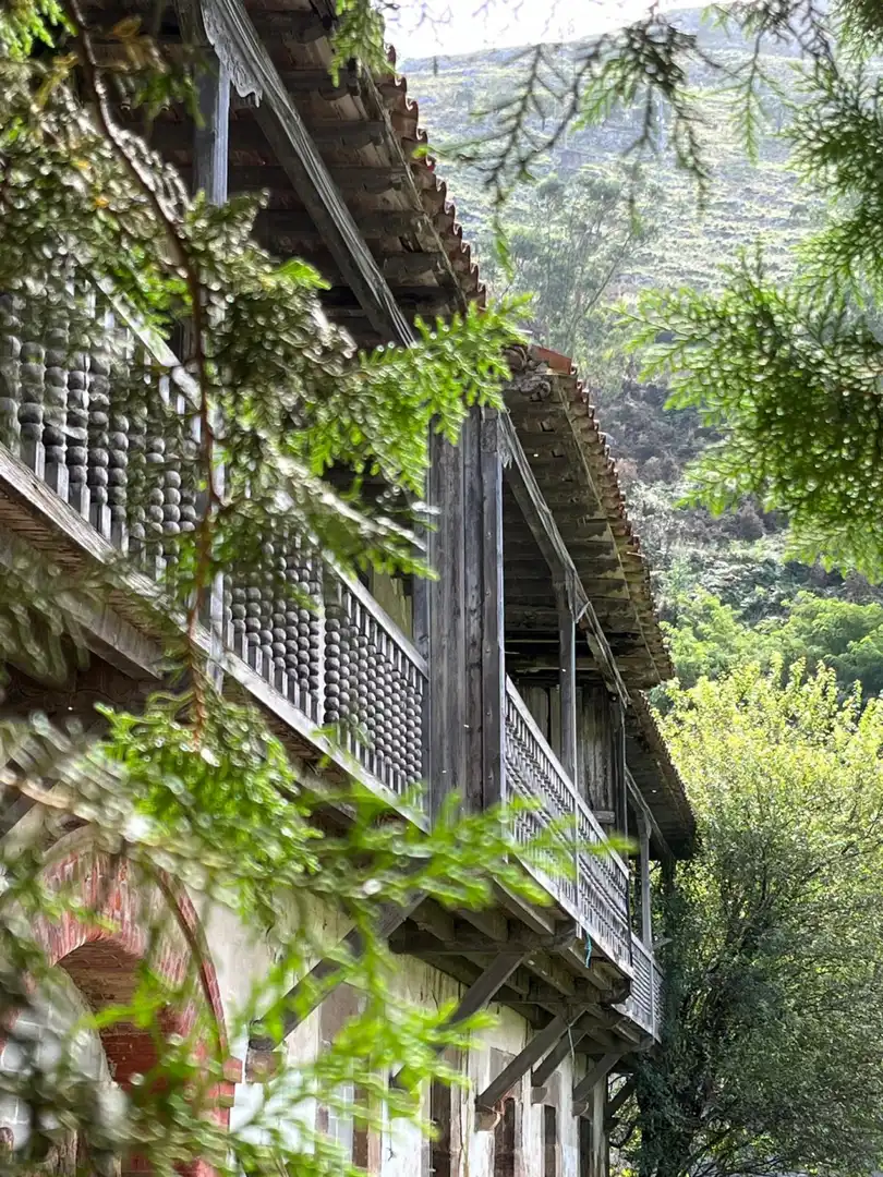 Vista exterior de Casa o xalet en venda en San Felices de Buelna