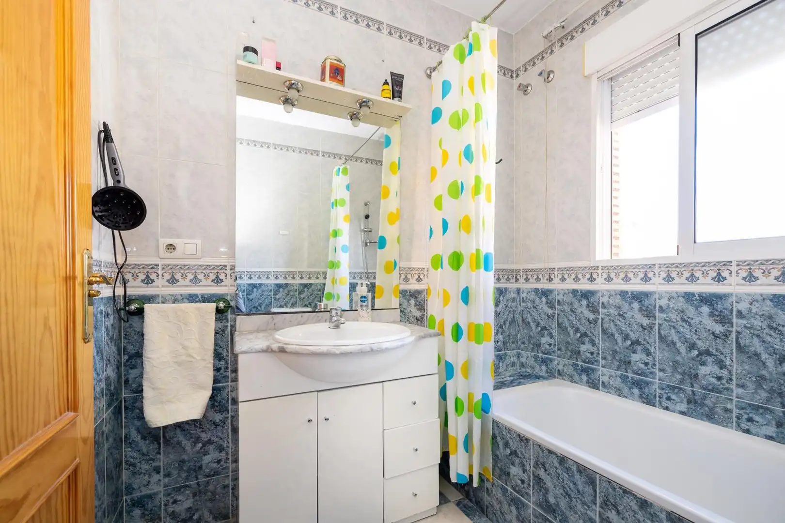 Baño de Casa o chalet en venta en Cúllar Vega con Aire acondicionado, Calefacción y Jardín privado