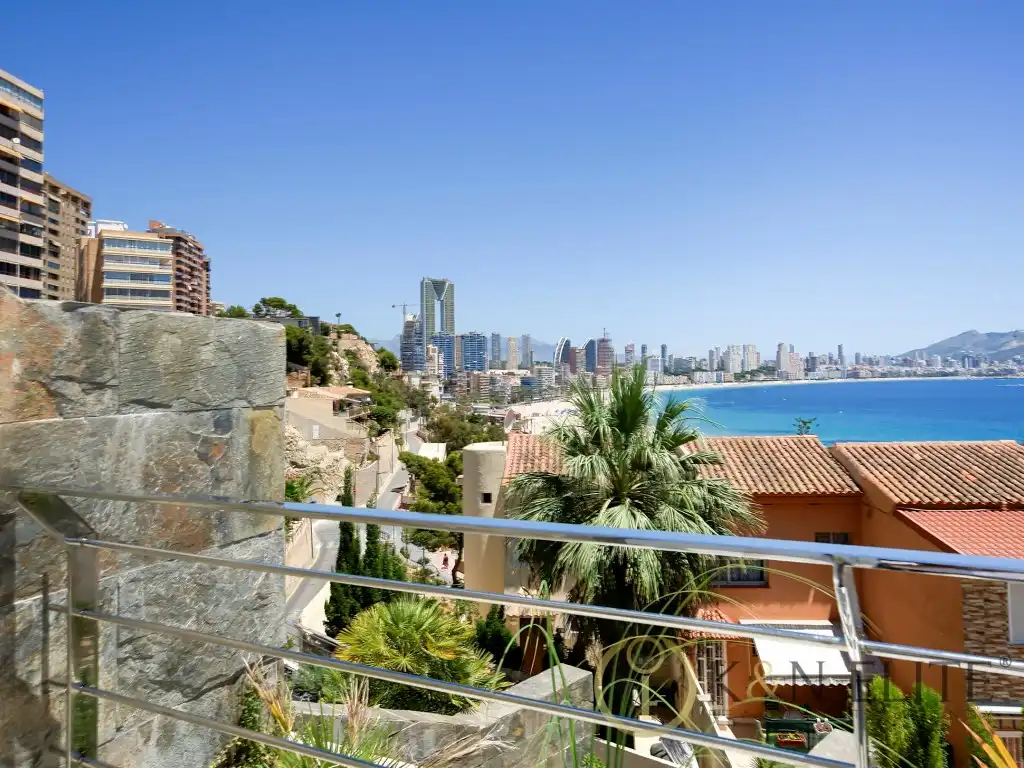 Vista exterior de Dúplex en venta en Benidorm con Aire acondicionado y Piscina
