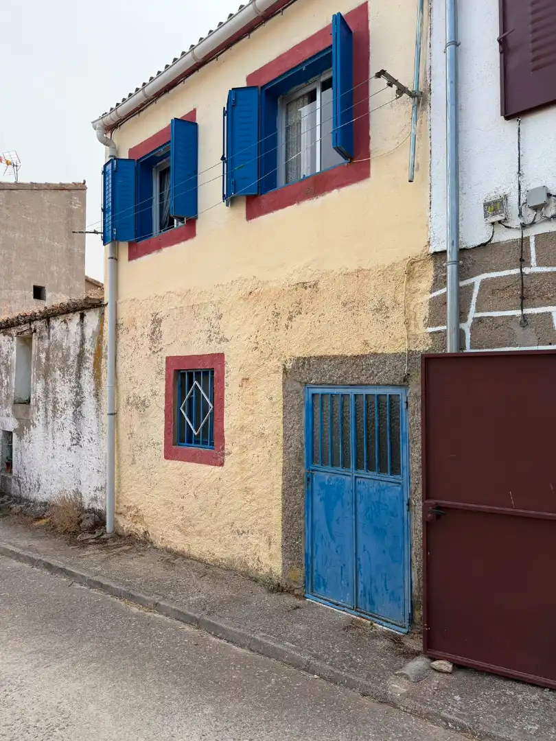 Vista exterior de Casa adosada en venta en Narros del Puerto
