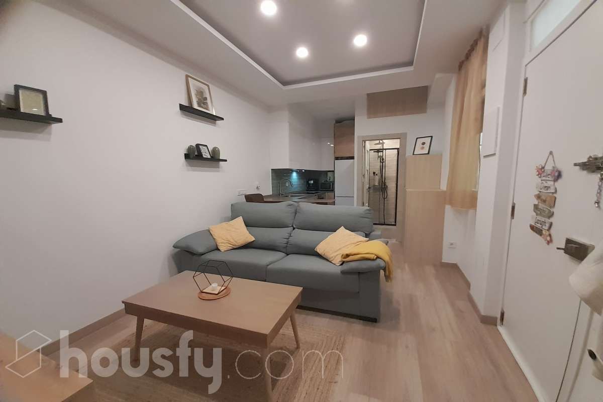 Sala de estar de Piso de alquiler en  Madrid Capital con Aire acondicionado, Parquet y Amueblado