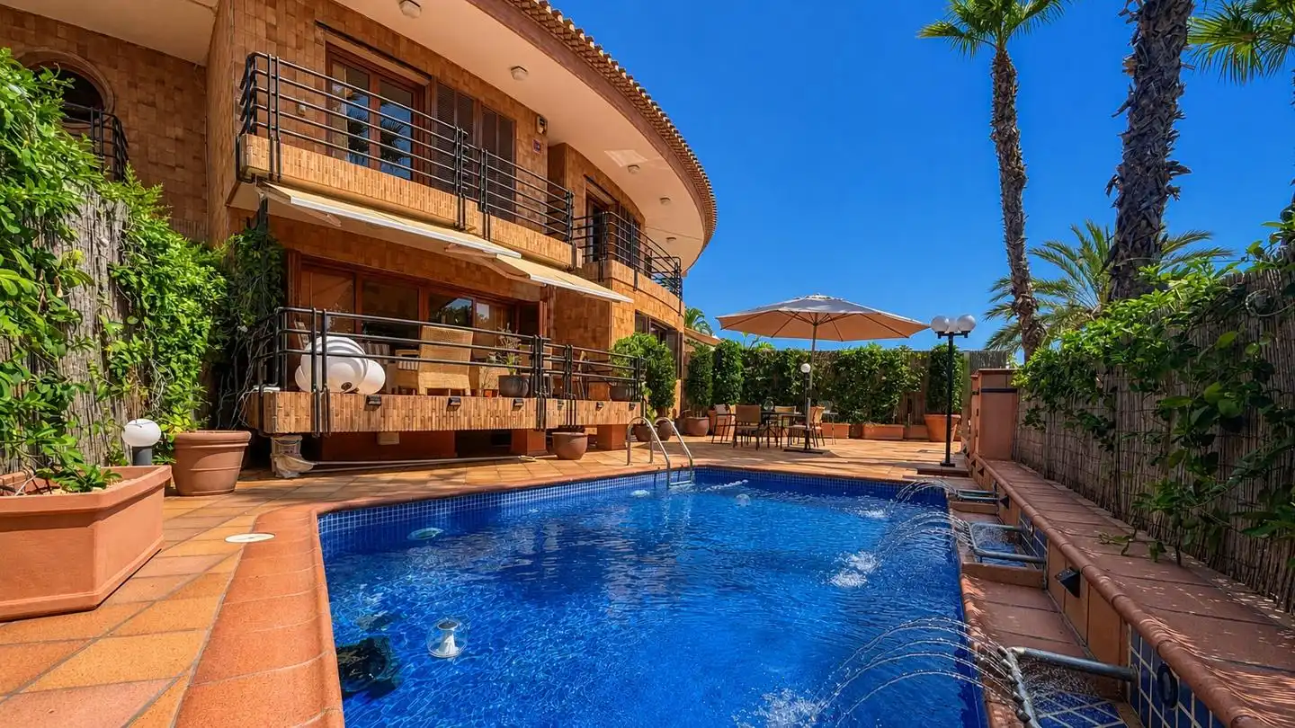 Piscina de Casa o xalet en venda en Santa Pola amb Aire condicionat, Jardí privat i Terrassa