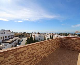 Vista exterior de Casa adosada en venda en Marbella amb Aire condicionat, Jardí privat i Terrassa