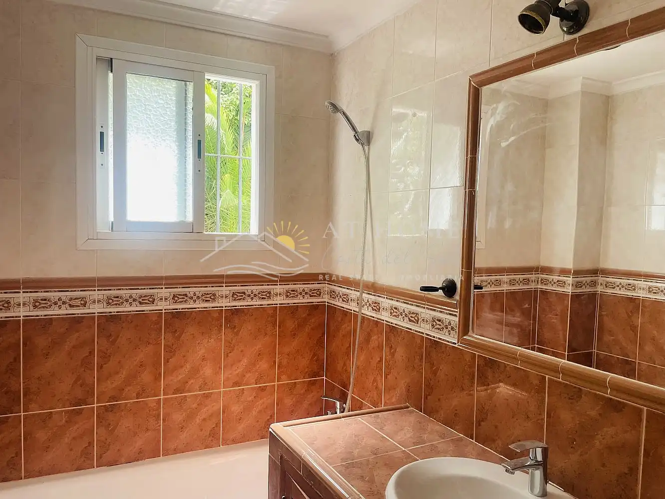 Baño de Casa o chalet de alquiler en Nerja con Terraza, Piscina y Horno