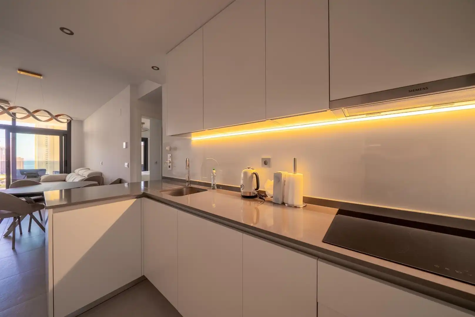Apartamento con piscina en venta en Calle Calle Presidente Adolfo Suárez, 14, imagen 3