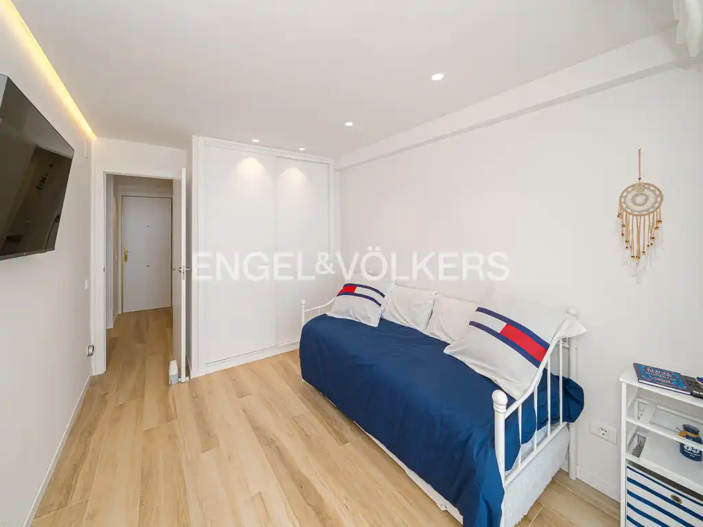 Schlafzimmer von Wohnungen zur Miete in Benidorm mit Klimaanlage, Möbliert und Gemeinschaftspool