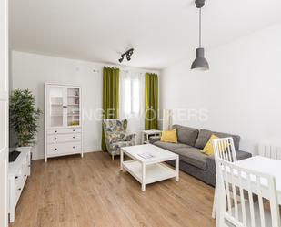 Sala d'estar de Apartament en venda en  Madrid Capital