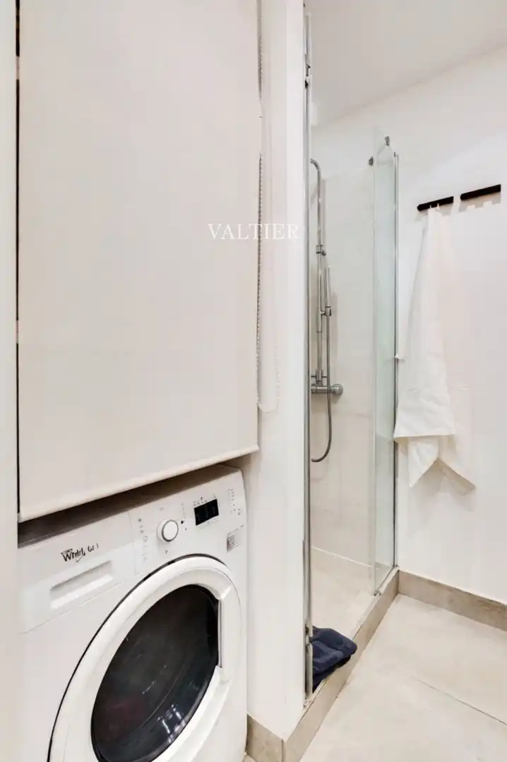 Bathroom of Flat for rent in Madrid  with Air Conditioner, Heating and Furnished