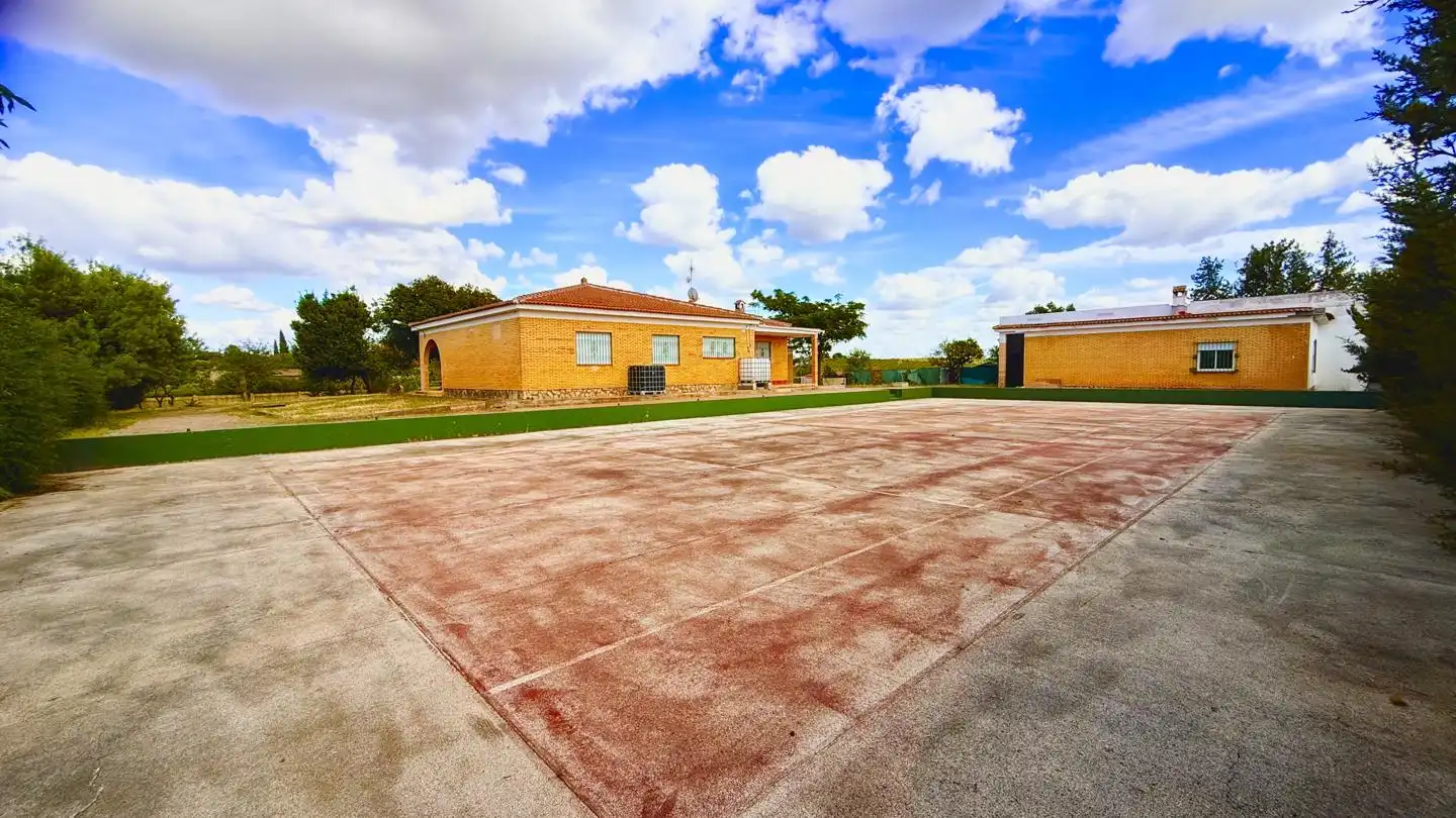 Vista exterior de Casa o chalet en venta en Carmona