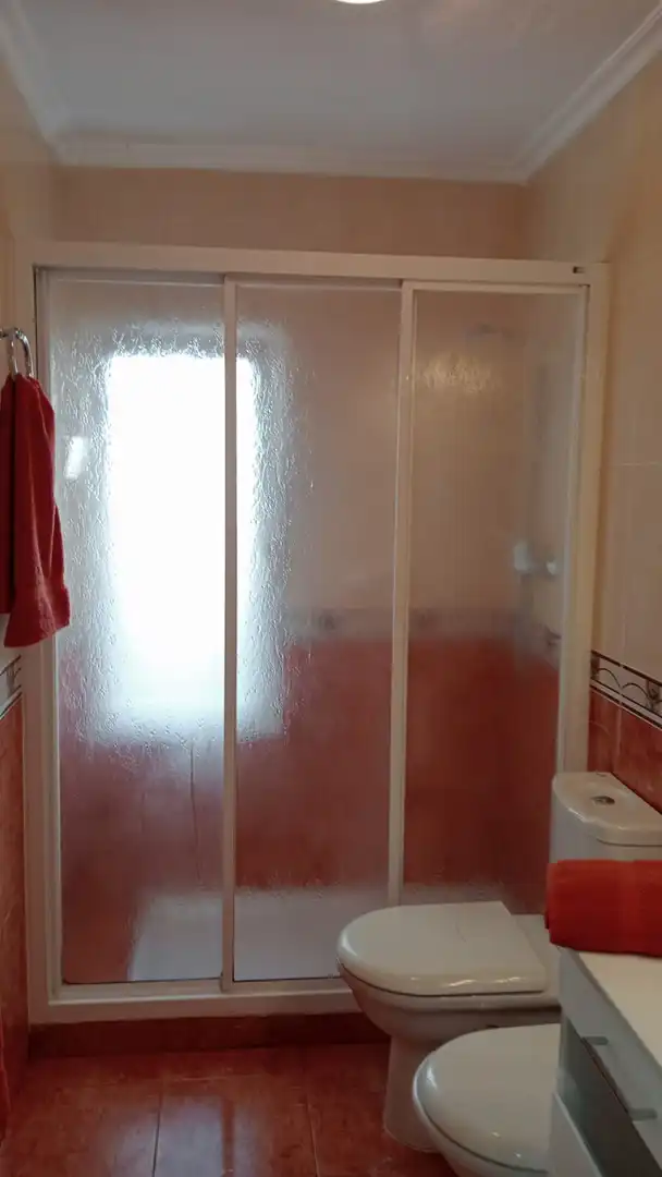 Badezimmer von Wohnung zur Miete in Gijón  mit Heizung
