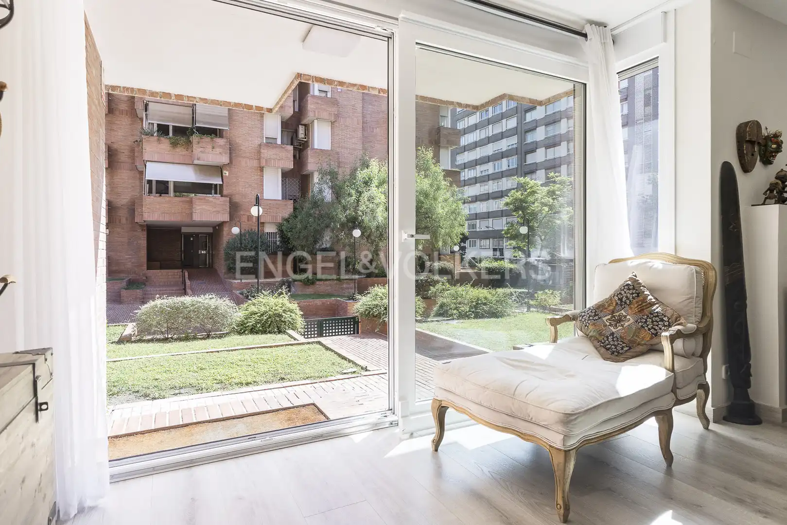 Vista exterior de Piso en venta en Barcelona con Aire acondicionado, Calefacción y Jardín privado