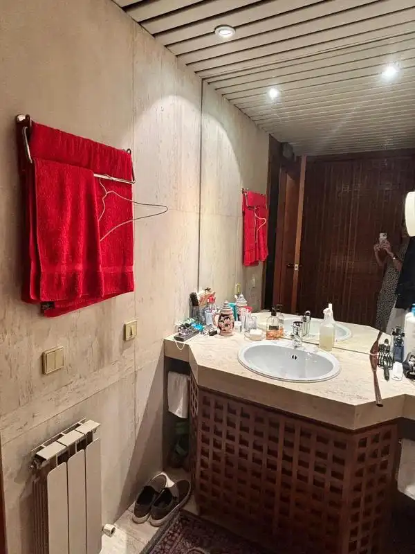 Bathroom of Commercial properties for sale in Madrid  with Air Conditioner and Heating