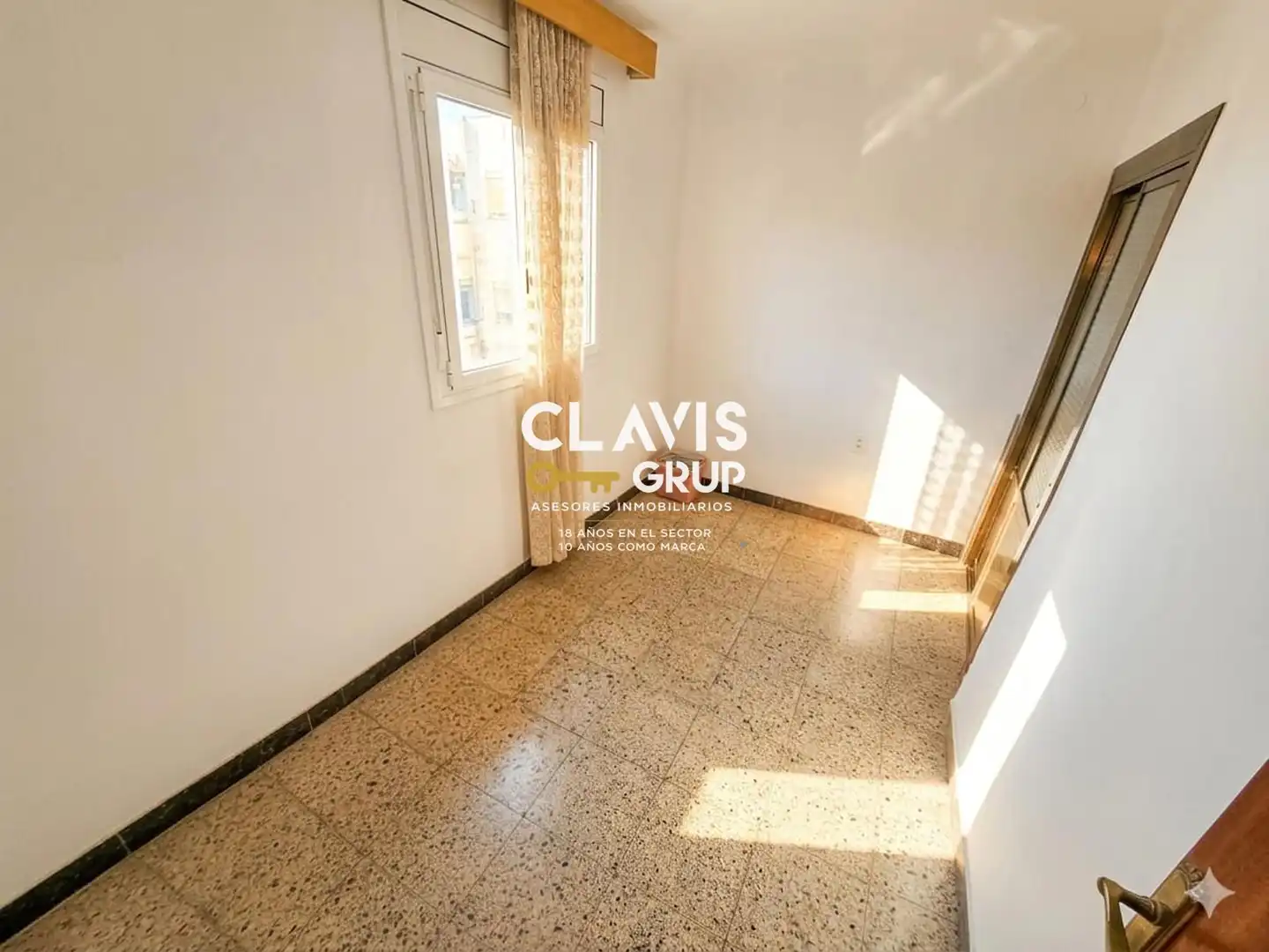 Vista exterior de Piso en venta en Barcelona con Calefacción, Terraza y Amueblado