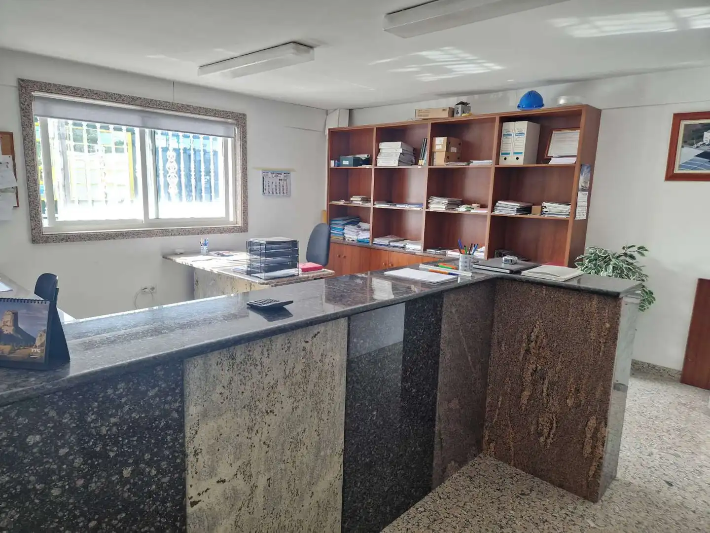 Industrial buildings for rent in Noia