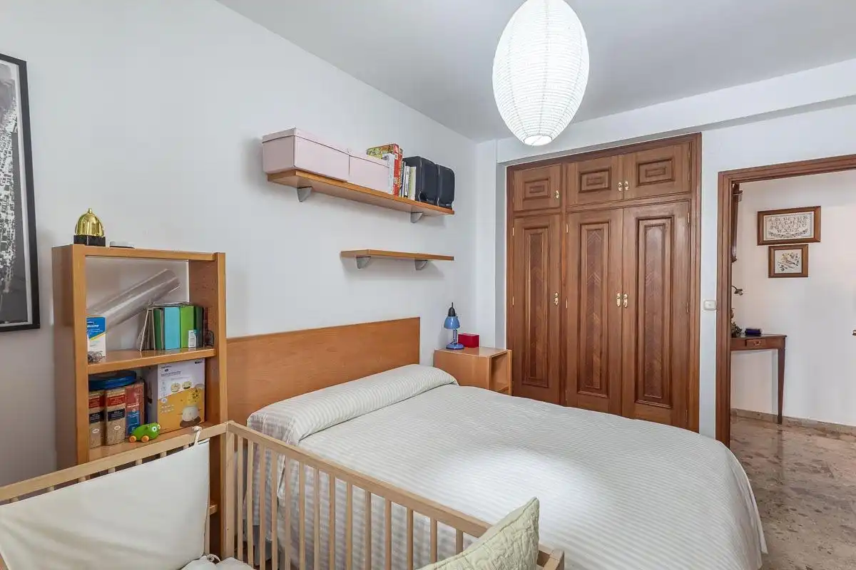 Bedroom of Flat for sale in Granada  with Air Conditioner, Heating and Balcony