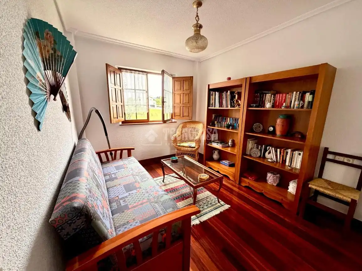 Wohnzimmer von Einfamilien-Reihenhaus zum Verkauf in Ribamontán al Mar mit Heizung, Möbliert und Balkon