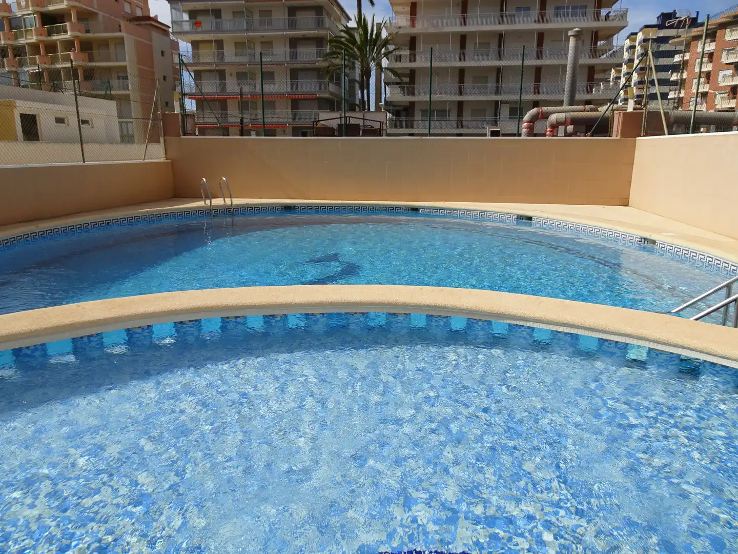 Piscina de Apartamento de alquiler en Gandia con Terraza, Amueblado y Horno