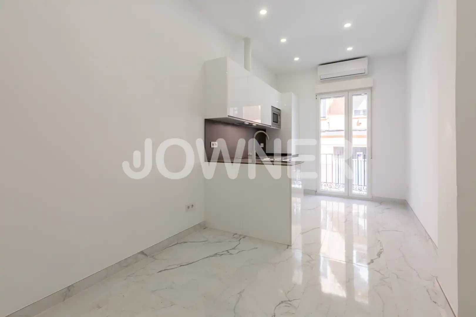 Flat with terrace for sale in Calle de Hermosilla