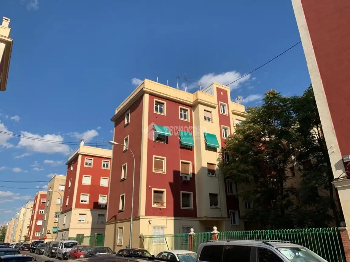 Vista exterior de Piso en venta en Madrid con Calefacción