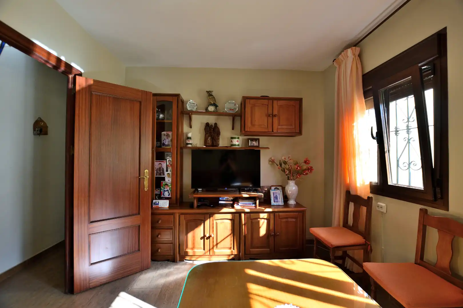Sala d'estar de Casa adosada en venda en Ronda amb Traster, Forn i Rentadora