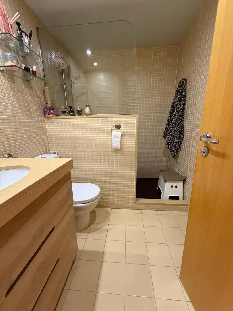 Badezimmer von Maisonette zum Verkauf in L'Hospitalet de Llobregat mit Klimaanlage, Heizung und Parkett