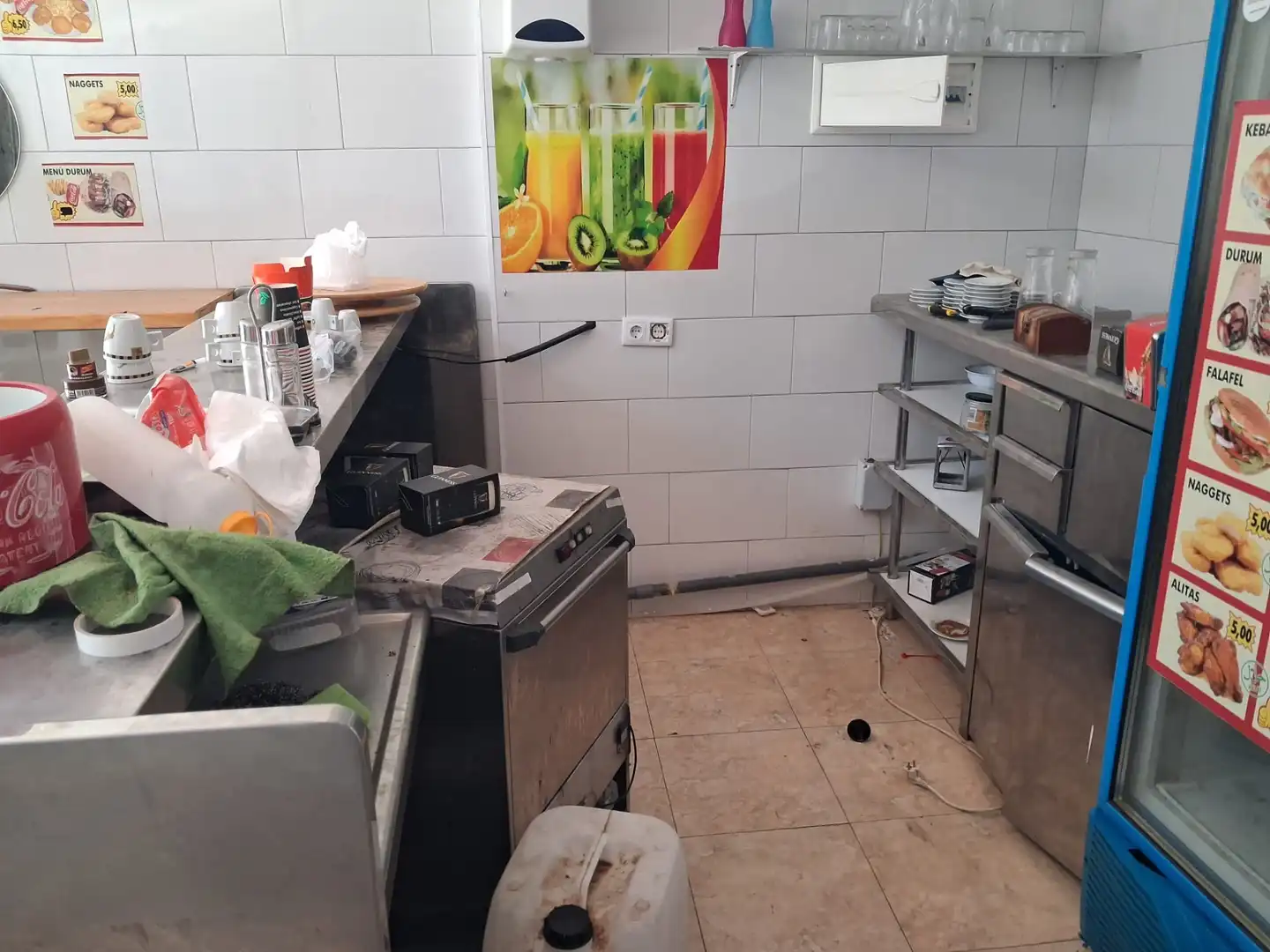 Cuina de Local de lloguer en La Jonquera amb Moblat