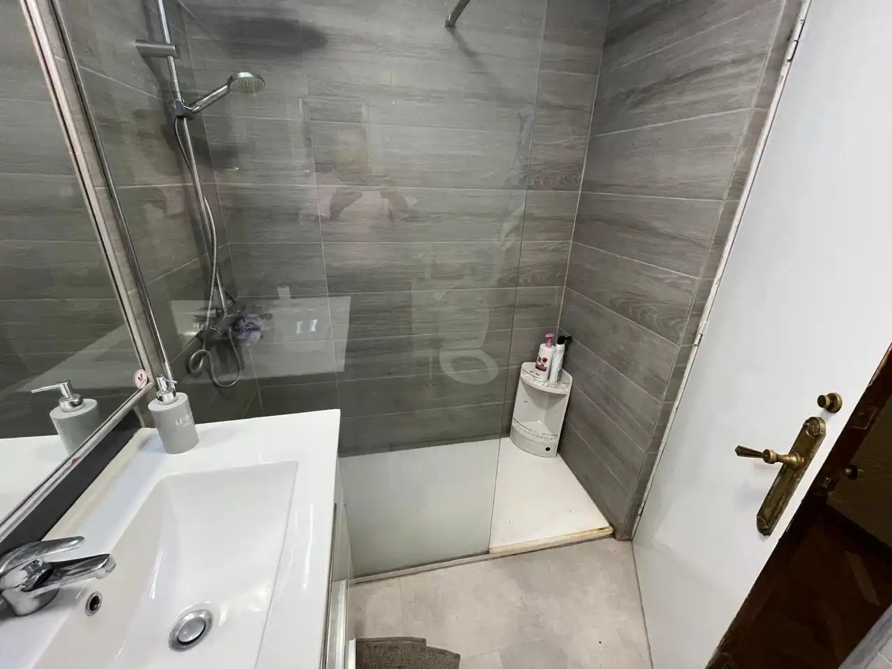 Baño de Piso en venta en Zaragoza con Calefacción, Parquet y Terraza