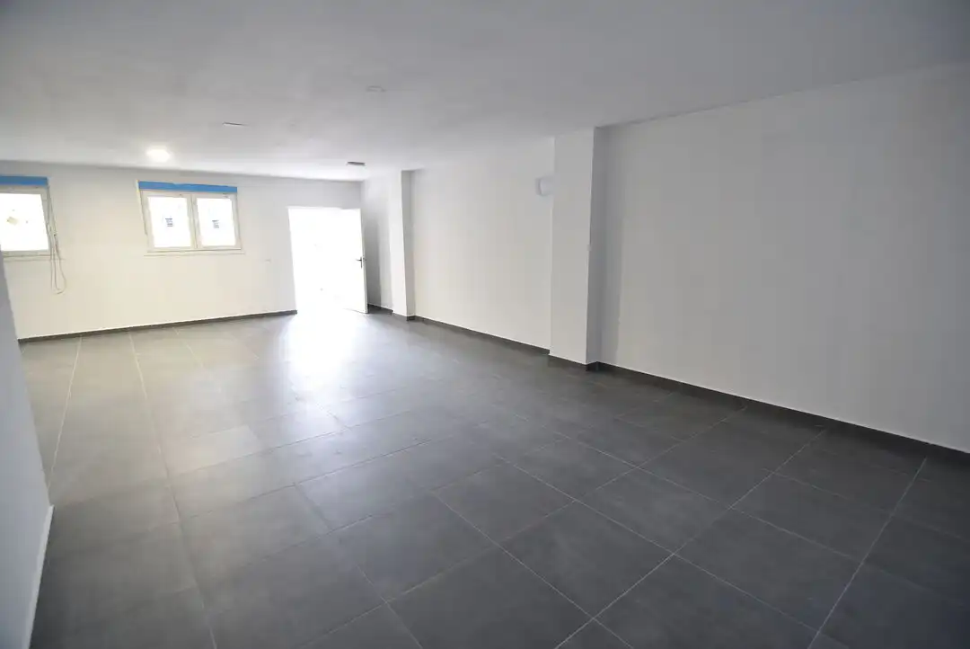 Local comercial en alquiler en Urazandi Kalea, imagen 3