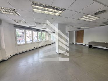 Local comercial en venta en Passeig de Pere III