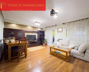 Living room of Flat for sale in  Madrid Capital  with Air Conditioner, Terrace and Balcony