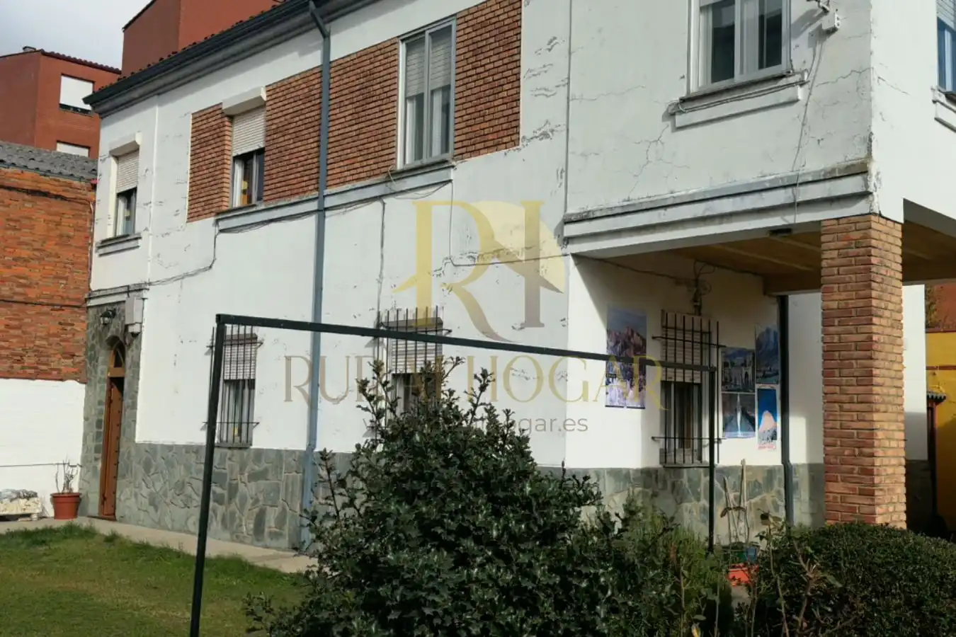 Exterior view of Houses for sale in León Capital   with Heating, Private garden and Parquet flooring