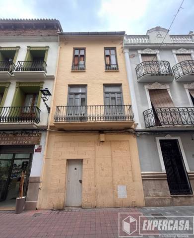 Casa adosada en Venta en Centre