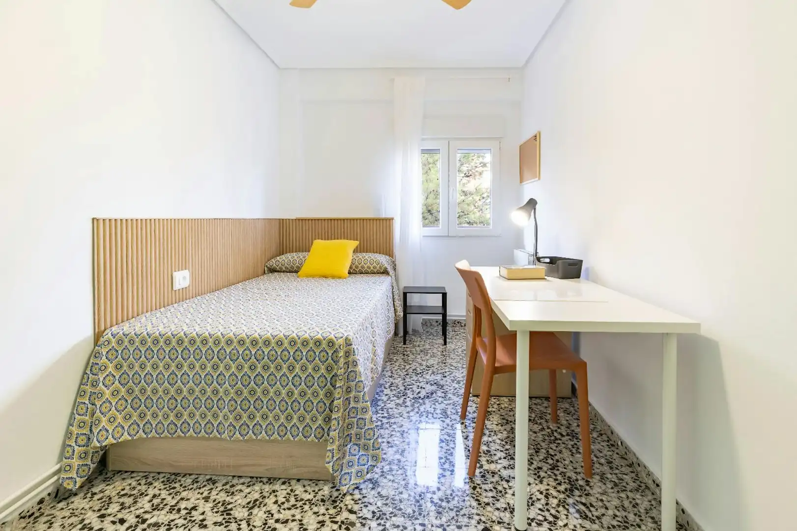 Bedroom of Flat for share in  Valencia Capital  with Heating, Furnished and Washing machine