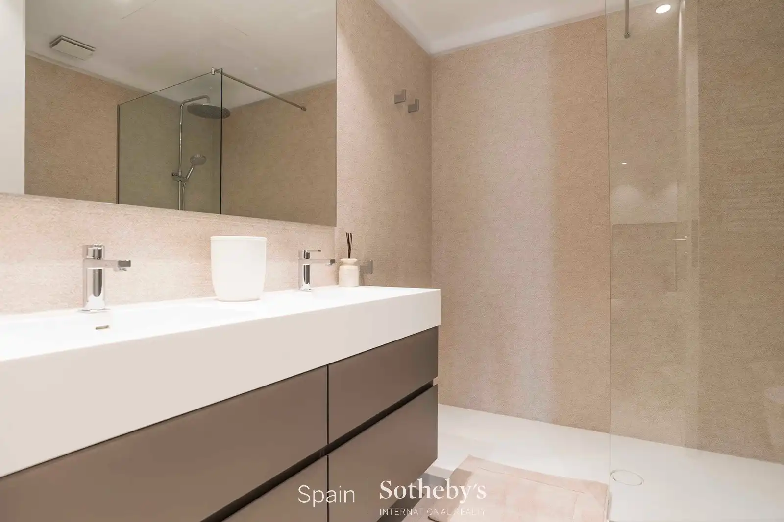 Baño de Apartamento en venta en Madrid con Aire acondicionado, Calefacción y Terraza