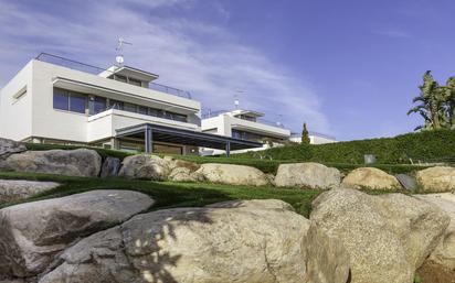 Vista exterior de Casa o xalet de lloguer en Sant Vicenç de Montalt amb Aire condicionat, Terrassa i Piscina