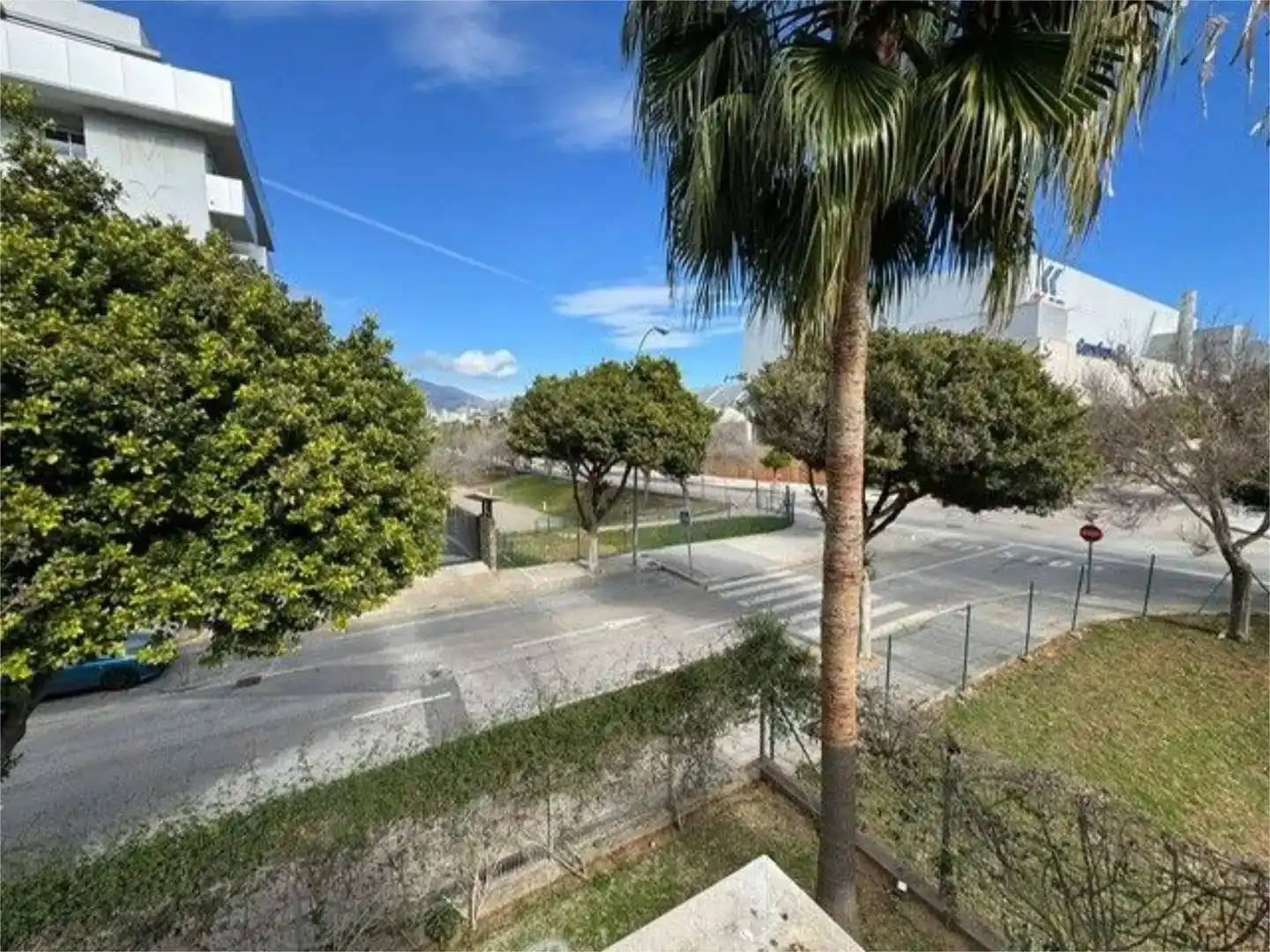 Vista exterior de Pis en venda en Fuengirola amb Aire condicionat, Jardí privat i Parquet