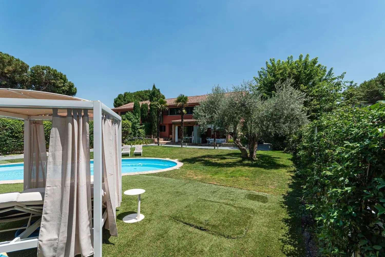 Garten von Einfamilien-Reihenhaus zum Verkauf in Boadilla del Monte mit Klimaanlage, Heizung und Abstellraum