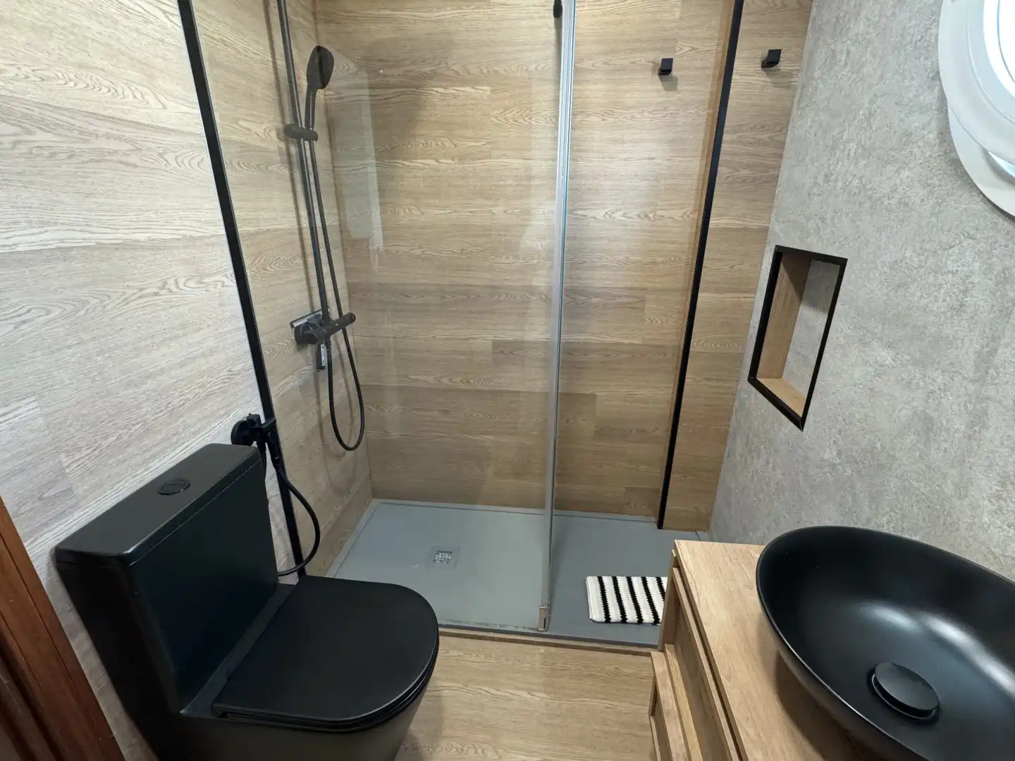 Baño de Casa adosada en venta en Bormujos con Aire acondicionado, Terraza y Trastero