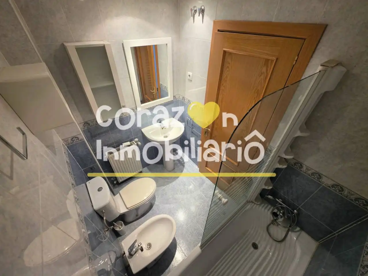Bathroom of Flat for sale in Madrid  with Heating, Parquet flooring and Storage room