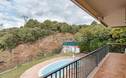 Exterior view of House or chalet for sale in Bigues i Riells  with Air Conditioner, Swimming Pool and Balcony