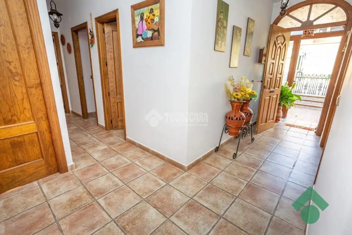 Houses for sale in Algeciras  with Heating and Swimming Pool