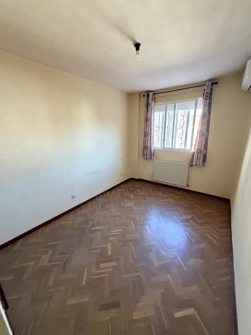Bedroom of Flat for sale in Torrejón de Ardoz  with Air Conditioner, Heating and Parquet flooring