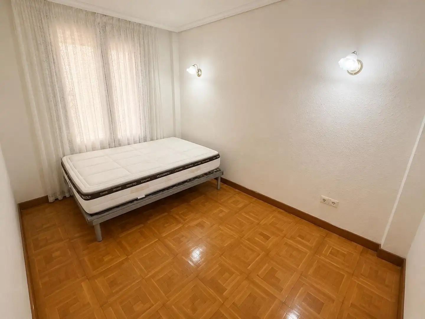 Dormitori de Apartament en venda en Estella / Lizarra amb Parquet i Balcó