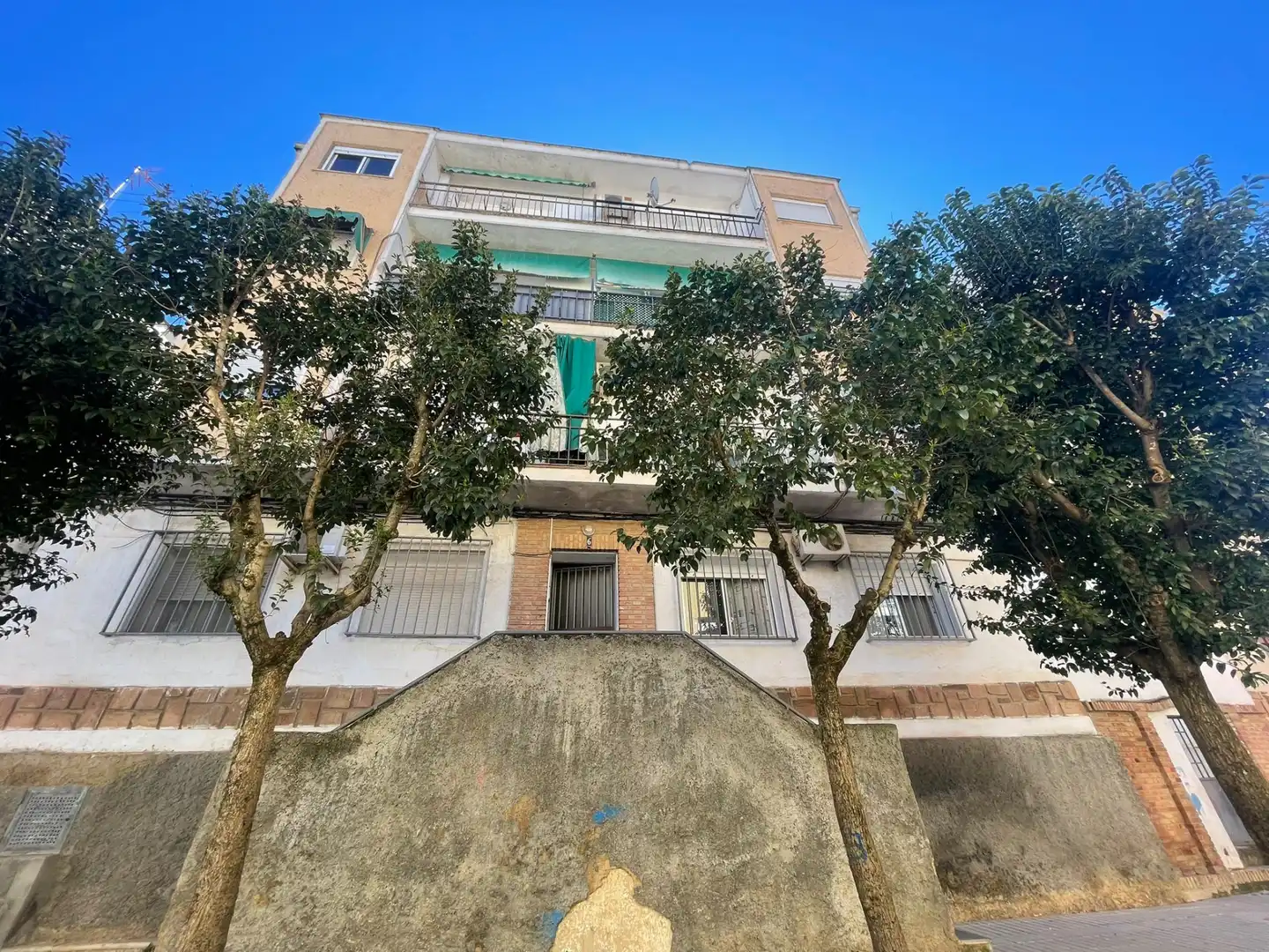 Vista exterior de Pis en venda en Linares