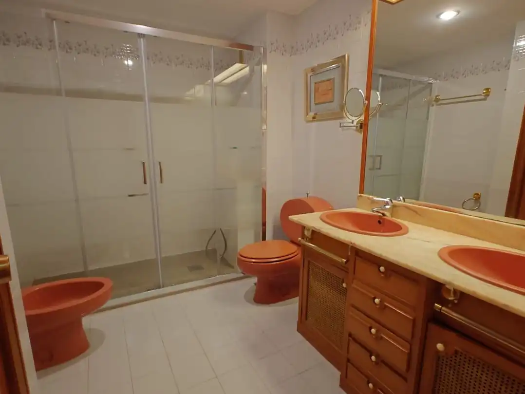 Badezimmer von Maisonette zur Miete in Murcia mit Klimaanlage, Heizung und Parkett