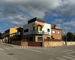 Vista exterior de Casa o xalet en venda en Llagostera amb Aire condicionat, Calefacció i Jardí privat