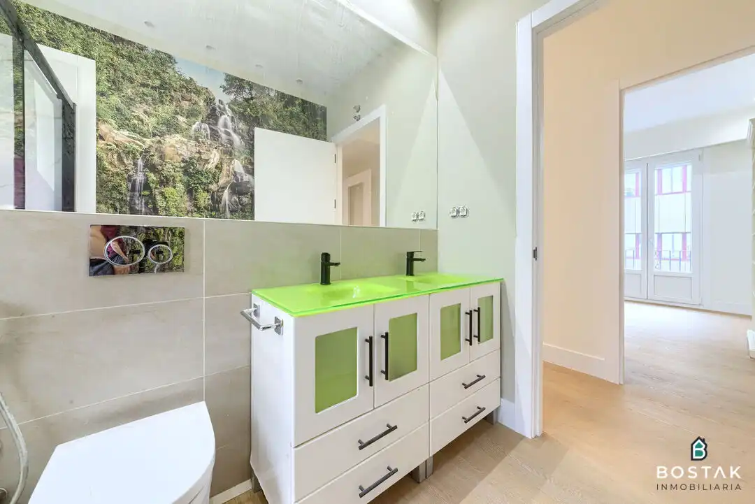 Bathroom of Flat for sale in Barakaldo   with Heating and Terrace
