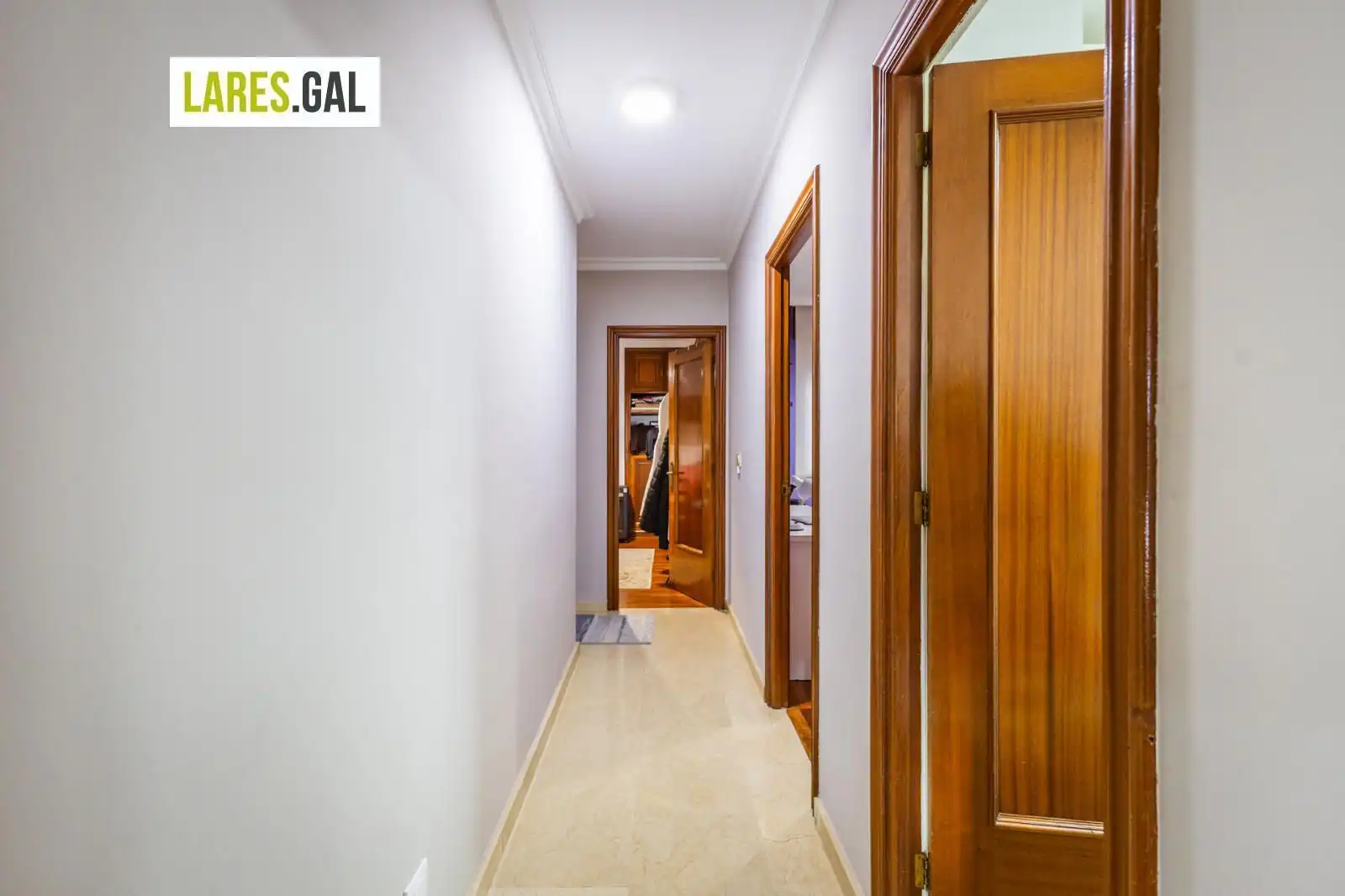 Piso en venta en Cangas  con Calefacción, Parquet y Terraza