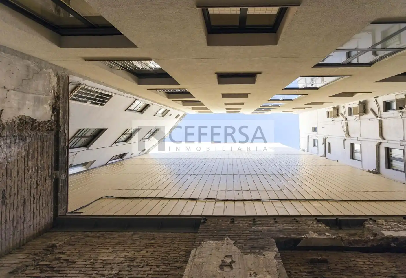 Planta baja en venta en De Sardenya, Sagrada Família
